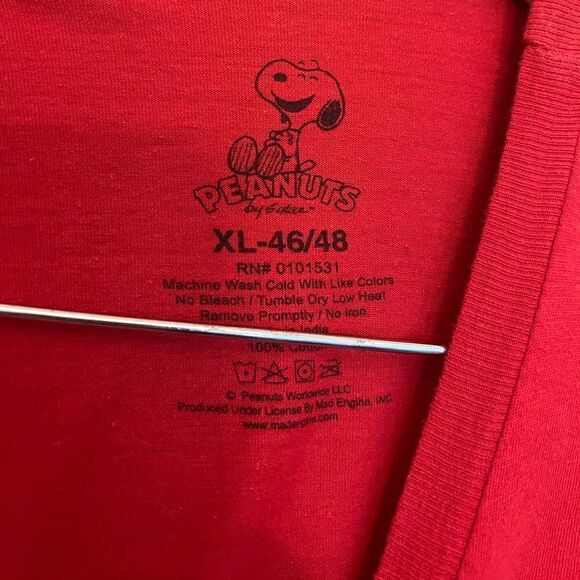 Peanuts Christmas Santa Snoopy Christmas T-shirt.  Unisex XL. - Picture 3 of 5
